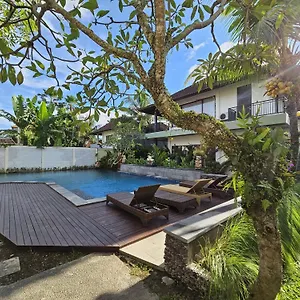 https://putri-ayu-cottages.ubudhotelsnow.com